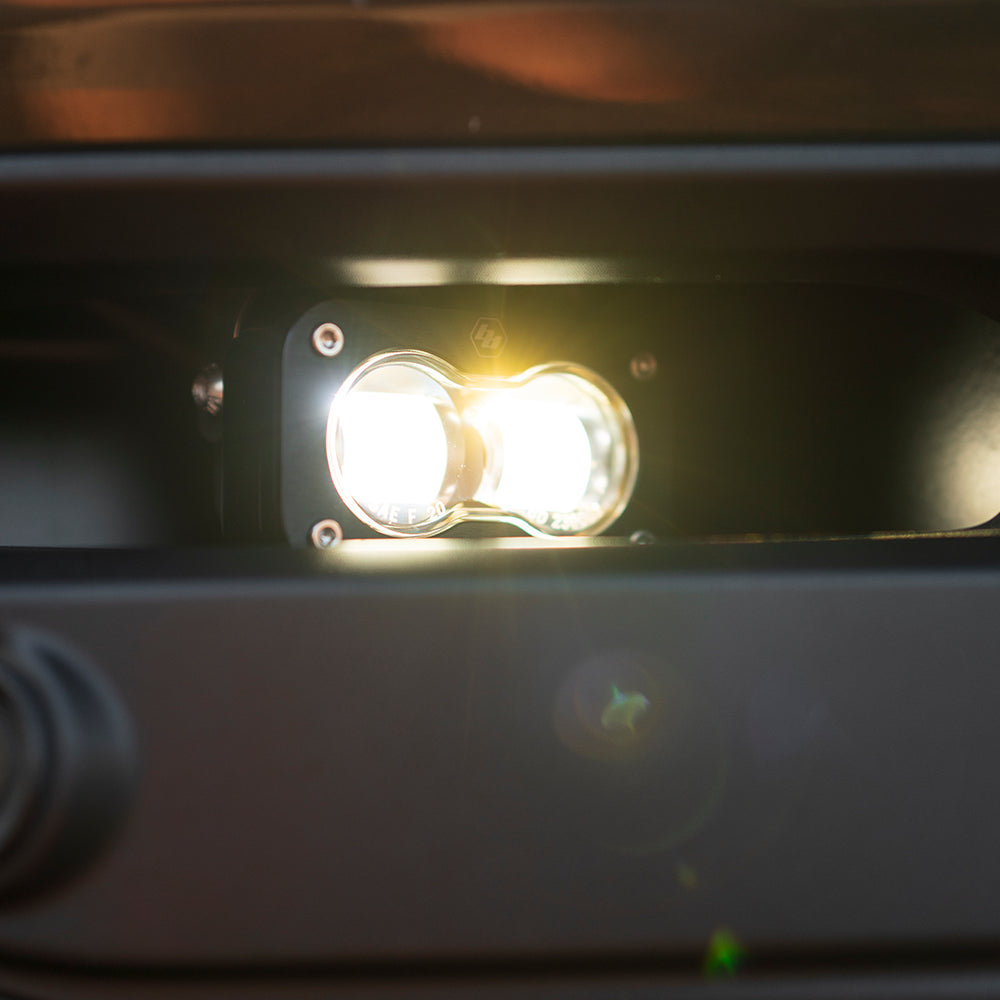 Cubierta de ventilación LED para Toyota Tundra 2022 (negro mate ASA) Baja Designs S2 + Par de luces negras SAE Baja Designs S2