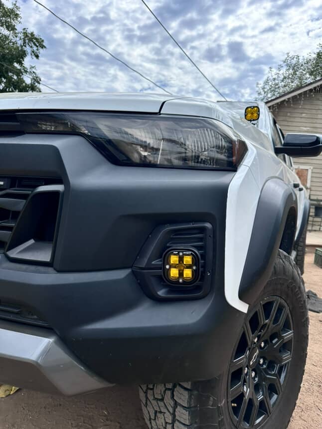 Cubierta de ventilación LED Squadron de Baja Designs para Colorado LT/TrailBoss 2024 (negro mate ASA)