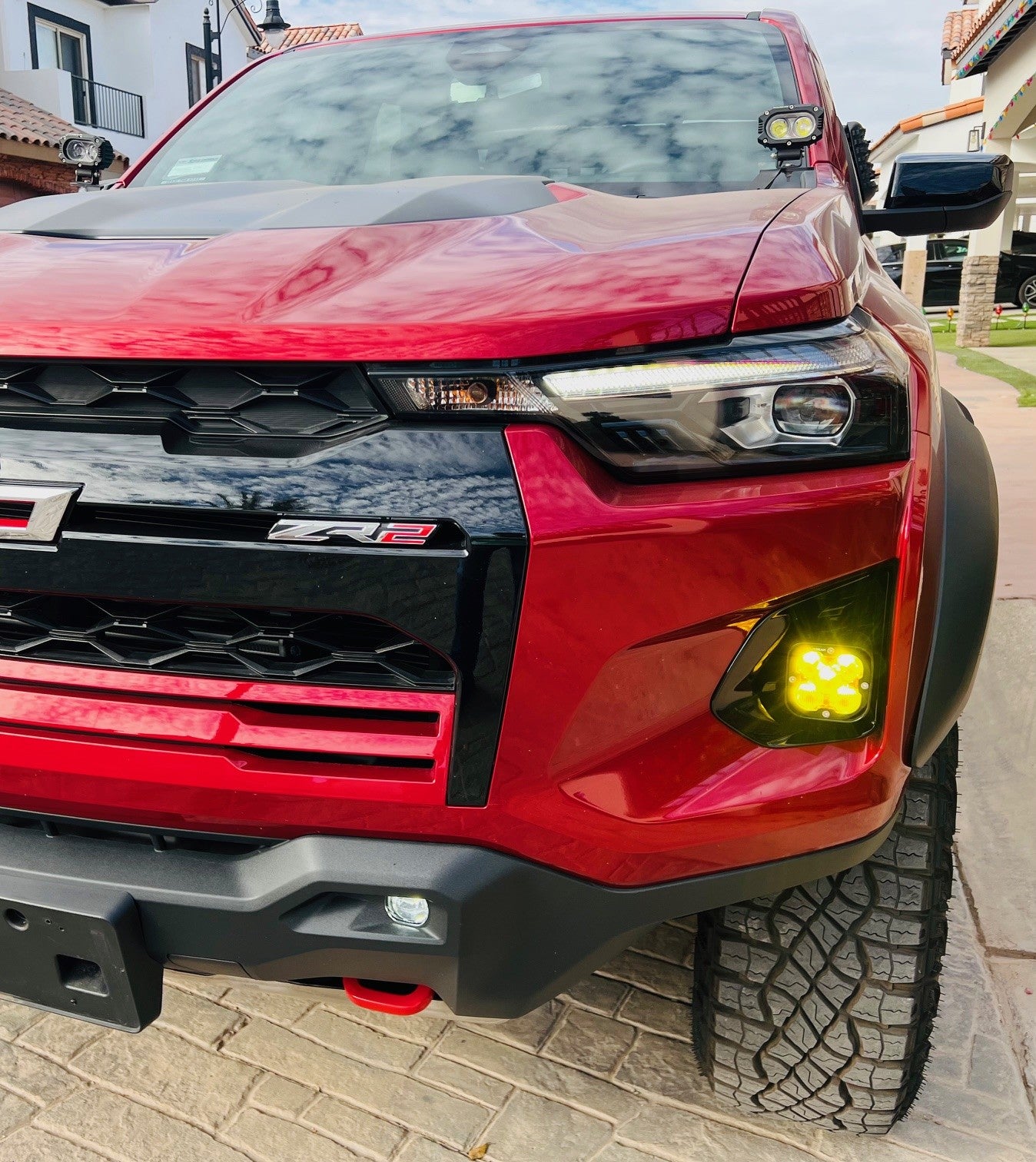Conversión de faros antiniebla Colorado ZR2 2023 + Auxbeam XP Ultra Combo 9600 LM (negro mate)