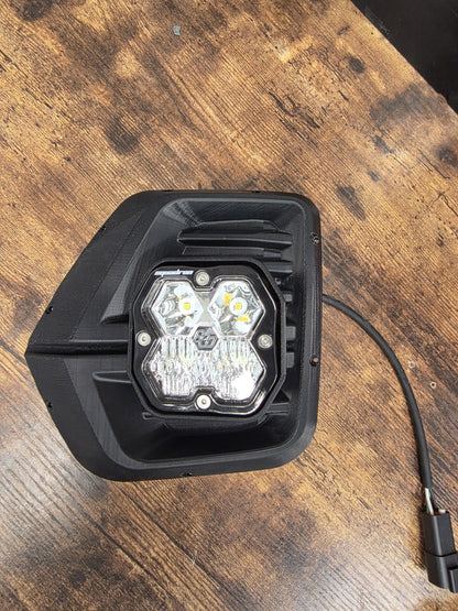 Cubierta de ventilación para Colorado LT/TrailBoss 2024 (negro mate ASA) + par de luces auxiliares LED Squadron Pro Black 
