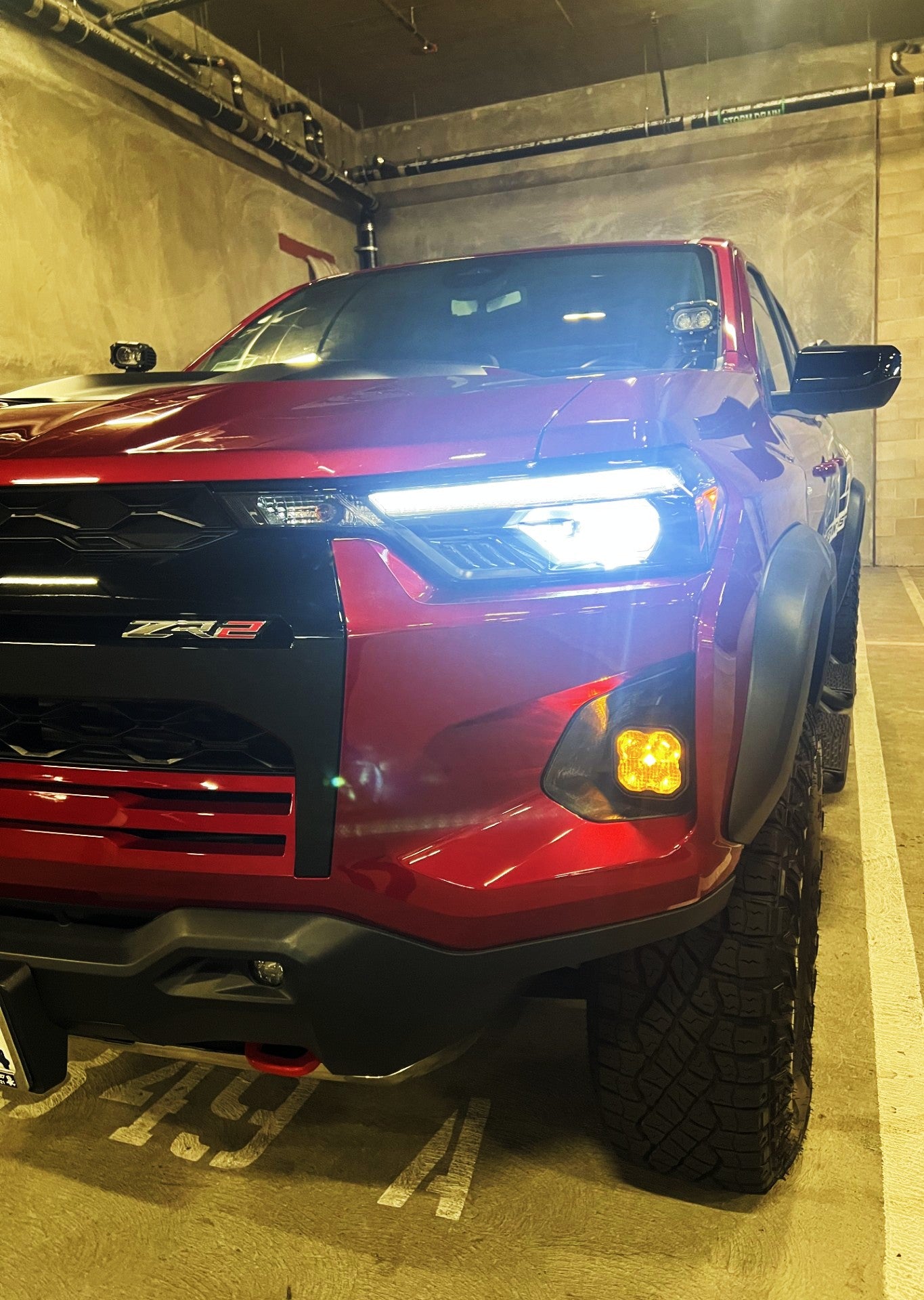 Conversión de luces antiniebla Colorado ZR2 2023 (negro brillante) + Diode Dynamics SS3 SAE Sport LED Pod 